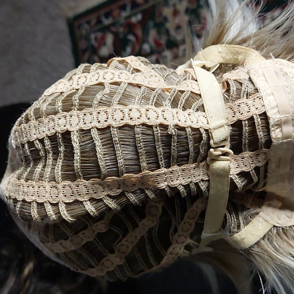 Short wig - Picture 6 of 7